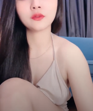 Anh chồng nào thích vợ Linh Nhi đùi to chân ngắn, múp rụp