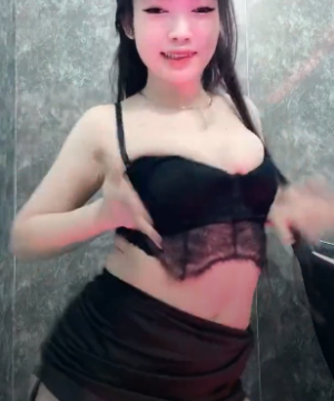 Cùng Idol LLinh98 nhảy nhót cho mông căng ngực nở nào